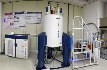 High-resolution Solid-state NMR spectrometer (600 MHz, 14.1T, triple resonance, wide bore)